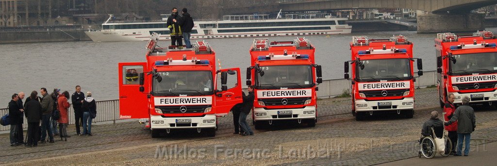 Neue LF`s fuer Koeln Uebergabe in Koeln Deutz an den Wachen  P096.JPG